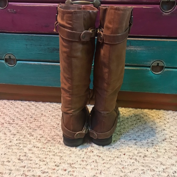 ***SOLD***.         Brown boots size 7.5 - Picture 4 of 5